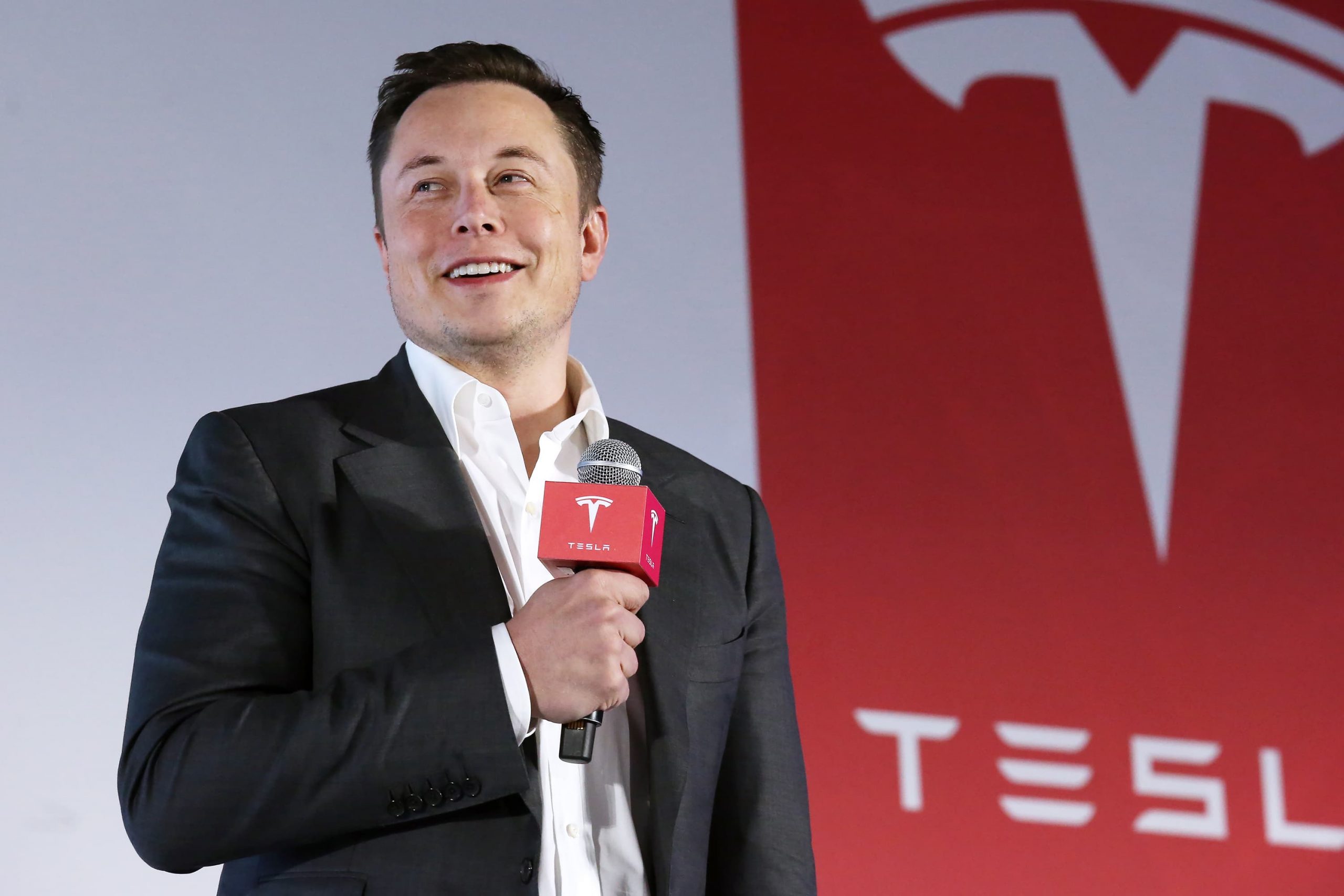 Η Tesla επιδιώκει να διορθώσει την «απίστευτα αναποτελεσματική» ασφαλιστική αγορά, λέει ο Elon Musk! (video)