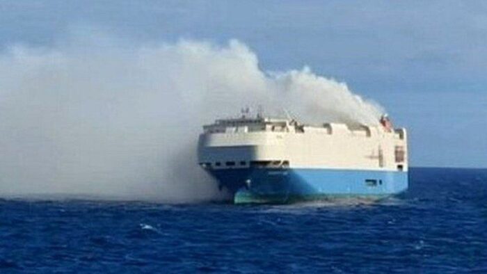 Πυρκαγιά σε φορτηγό πλοίο: Πόρσε και Λαμποργκίνι που χάθηκαν στη θάλασσα μπορεί να κοστίσουν 155 εκατομμύρια δολάρια