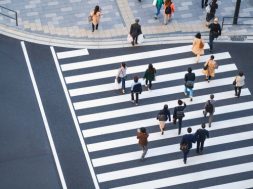 PEOPLE-CROSSWALK-