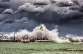 hurricane_Big_Waves_Under_Cloudy_Sky_a