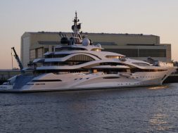 luxury-yacht-gf17954697_1280-750×500