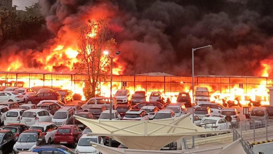 100 ηλεκτρικά οχήματα έγιναν κάρβουνο σε σταθμό φόρτισης (βίντεο)