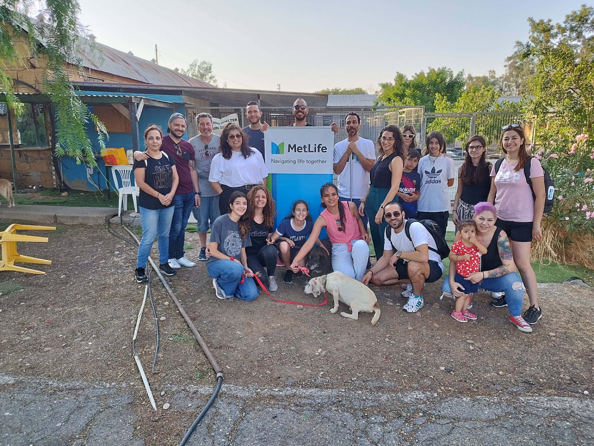 Η MetLife Κύπρου επισκέφθηκε το Nicosia Dog Shelter