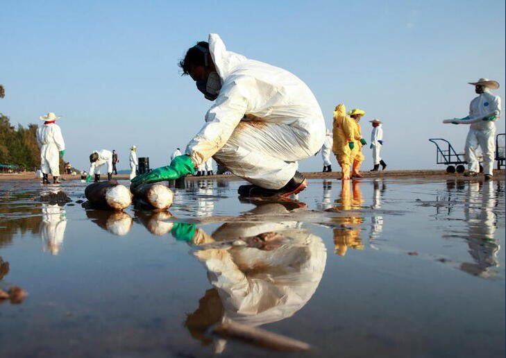 Insurer must pay Spanish claim in Galicia oil spill, EU court says