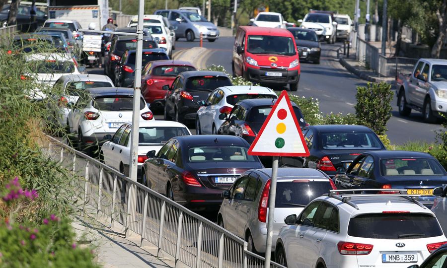 Τεχνολογία, ωράρια και τραμ θα λύσουν το κυκλοφοριακό