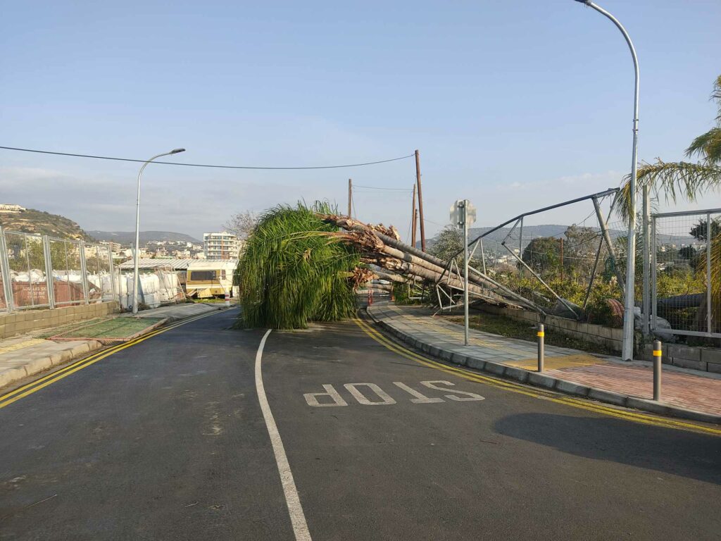 Λεμεσός: Ανεμοστρόβιλος προκάλεσε τεράστιες ζημιές χθες βράδυ