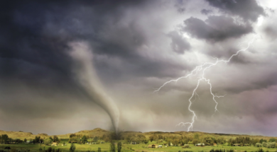 tornado-lightning