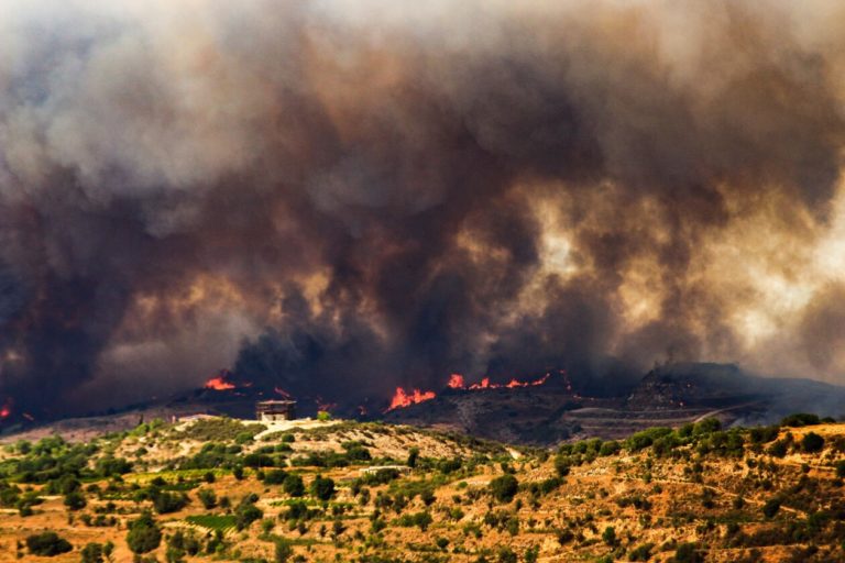 Φωτιά στην Πάφο: Όλες οι εξελίξεις