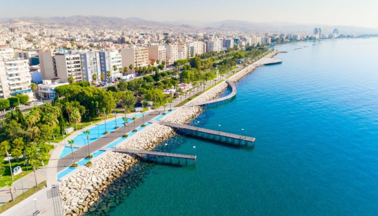 Στενεύει ο κλοιός για τα Airbnb – Πώς αντιμετωπίζει η Ευρώπη τη στεγαστική κρίση
